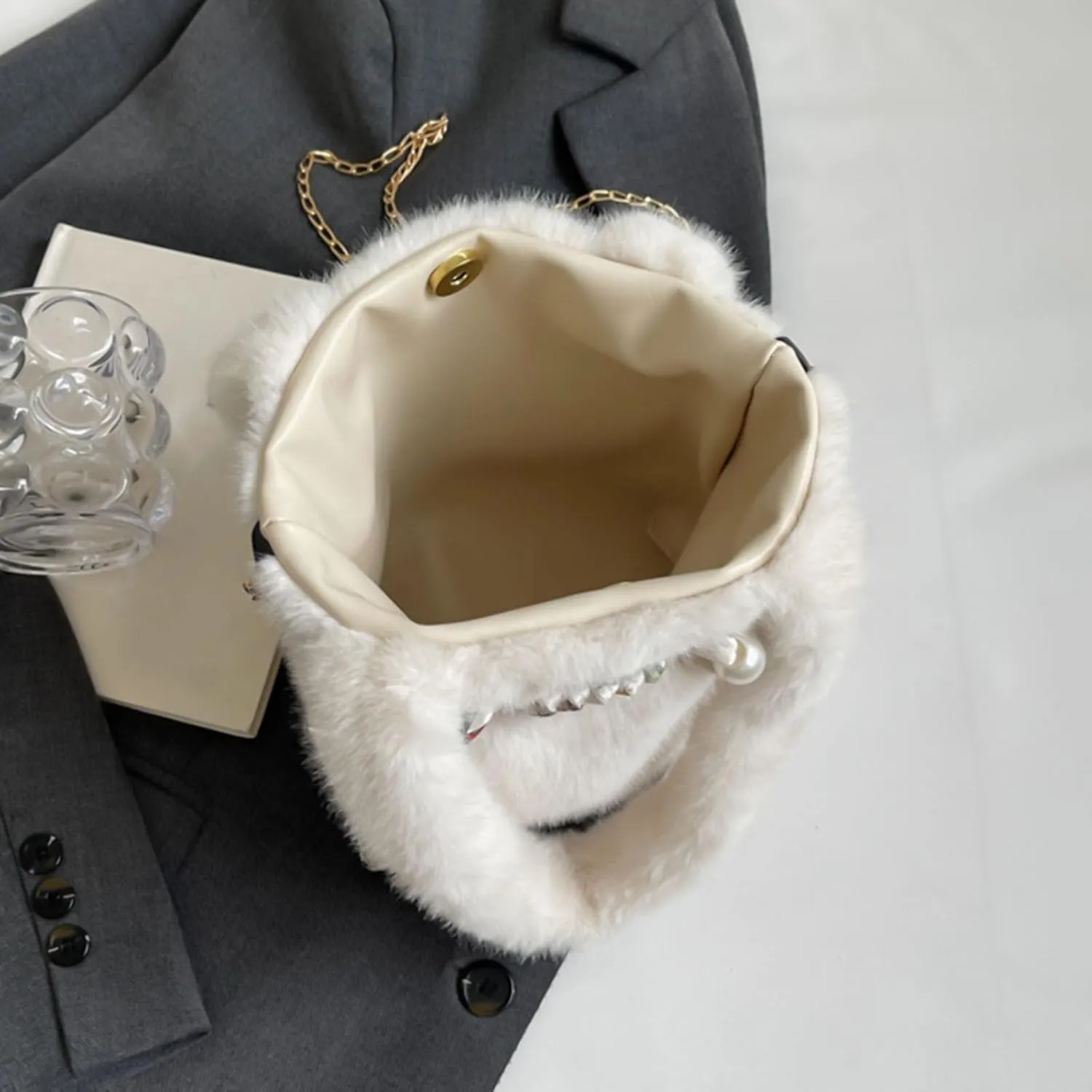 Autumn Winter Plush Bucket Bag Soft Furry Shoulder Crossbody Purse Casual Handbag for Fashionable Women