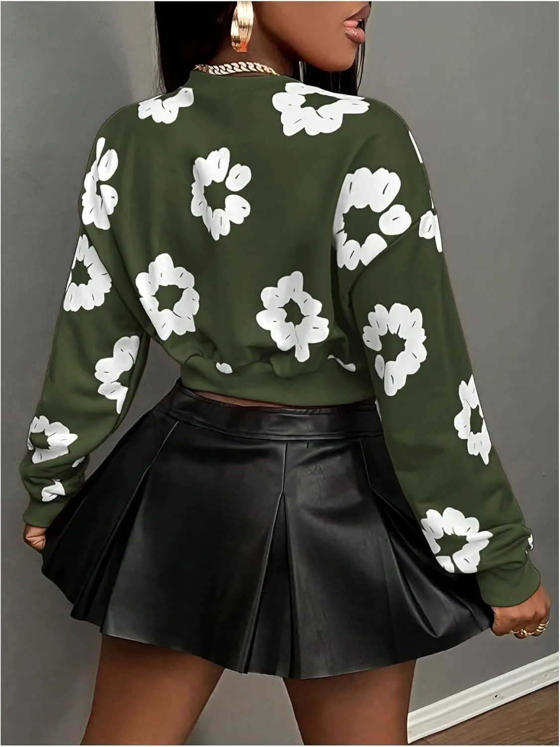 COZYEASE Women's Graphic Print Sweatshirt Pullover Floral Crew Neck Long Sleeve Crop Tops