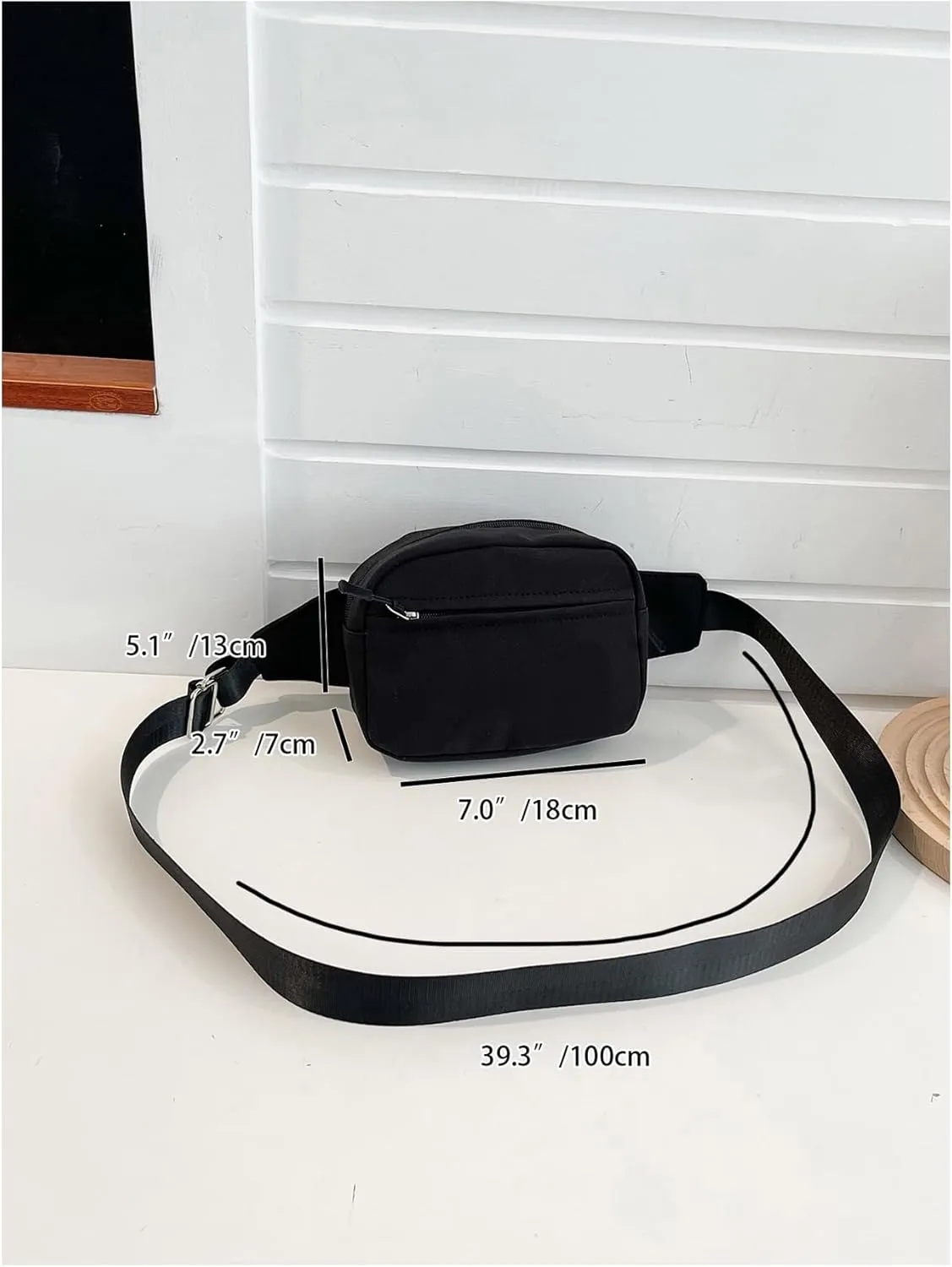OYOANGLE Women's Mini Fanny Pack Lightweight Chest Bags Fashionable Waist Packs for Travel Hiking Black One-Size