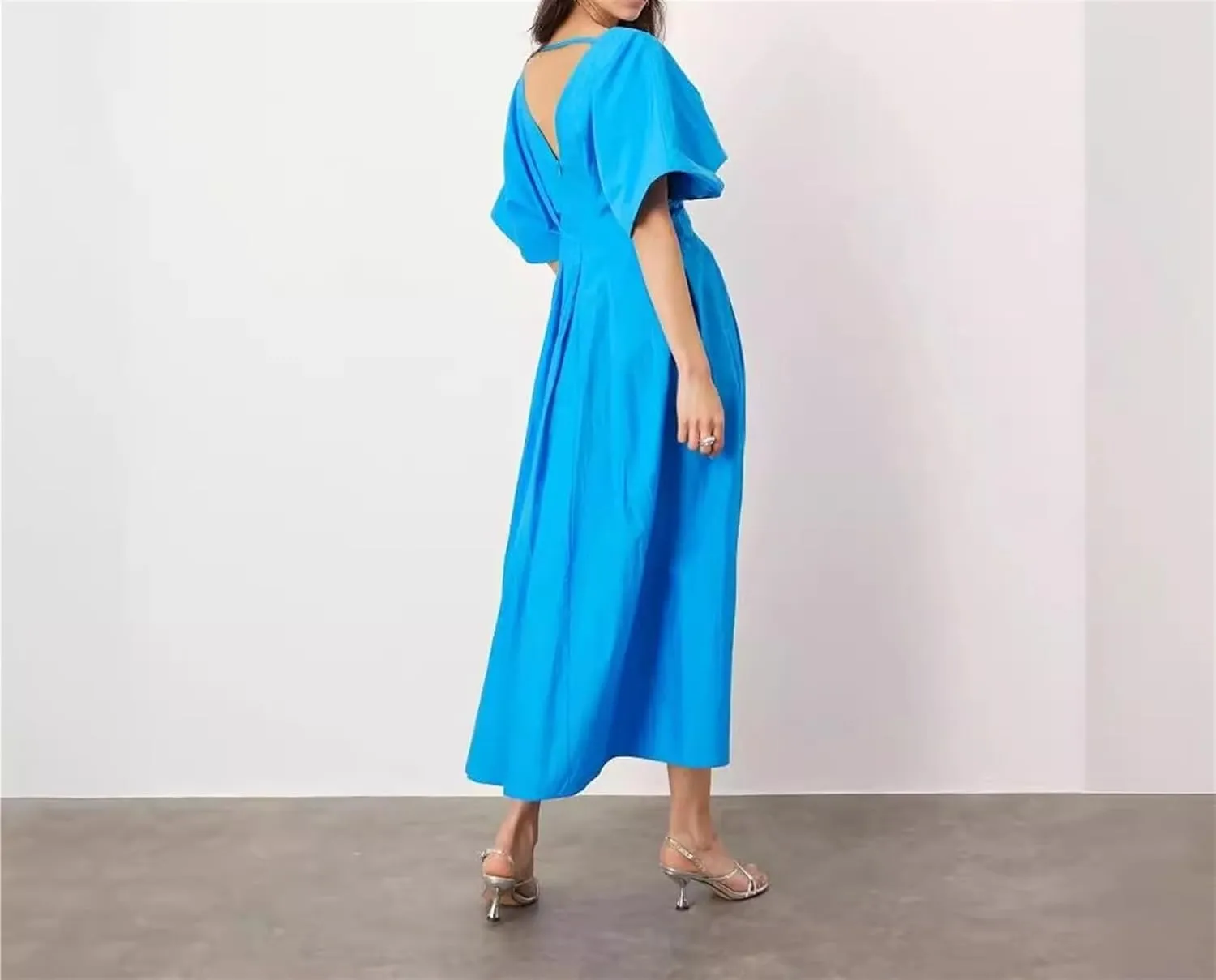 Women's Casual Dresses, Blue V-neck Pleated Long Skirts, Loose Elegant and Fashionable Waist Swing Resort Dresses