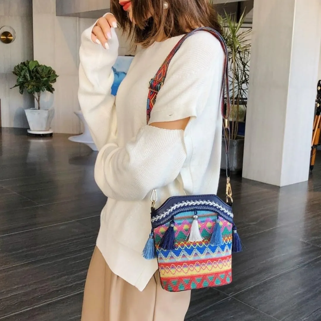 Women's Fashionable Woven Single-Shoulder Bucket Bag with Tassels, Water Ripple Design, Adjustable Wide Strap